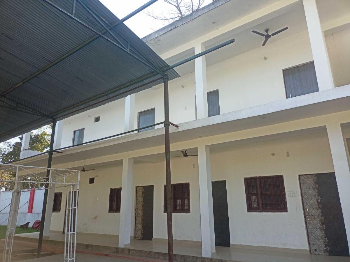 Oyo Hotel Ss Grand Lucknow Exterior photo